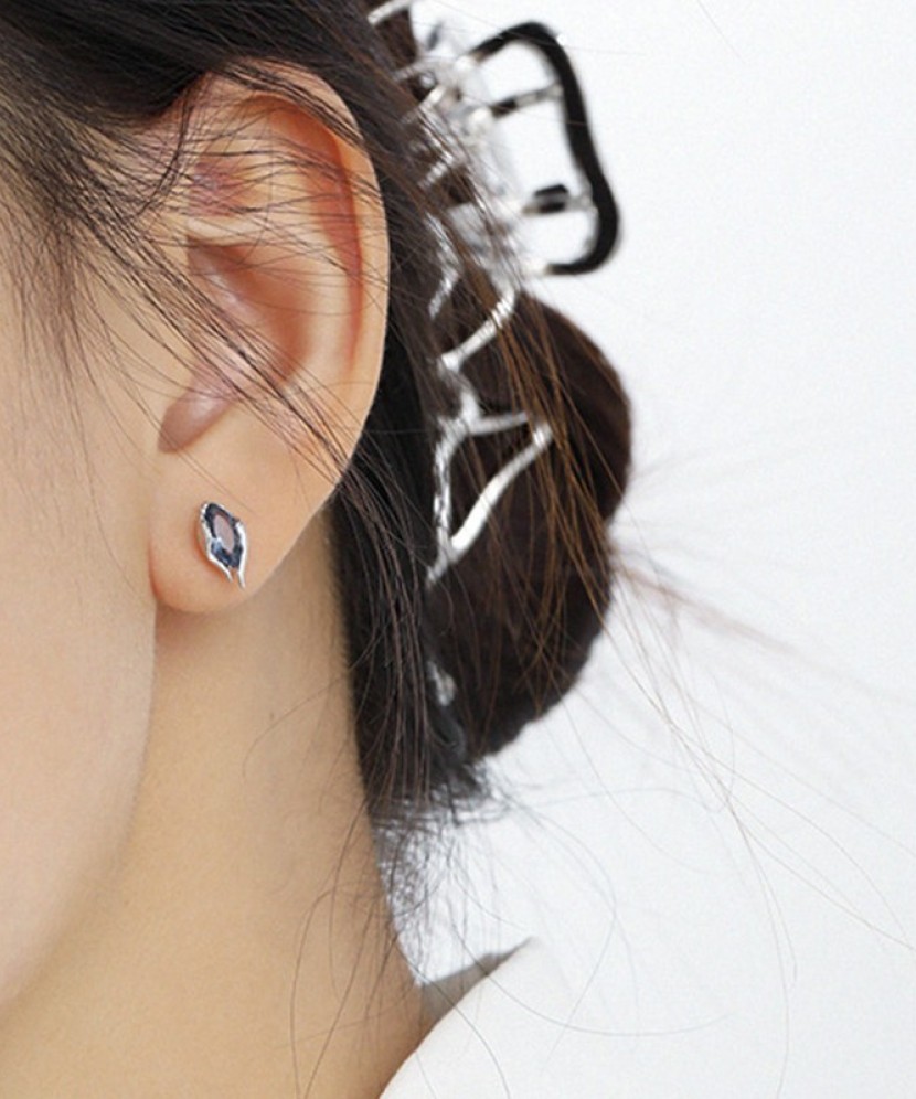 Sterling silver earrings with zircons