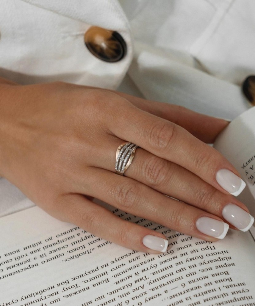 Hopeasormus kullalla peitetty zirkoneilla