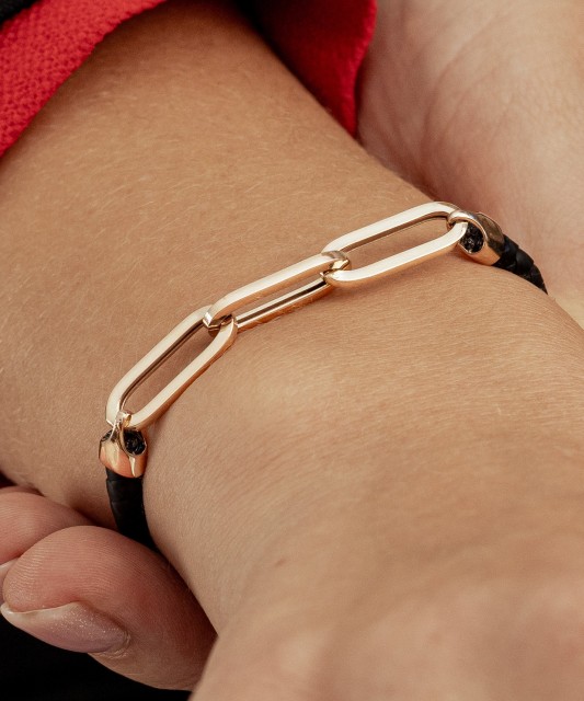 Odinė Ranneko rukullan kanssa ja zirkoneilla