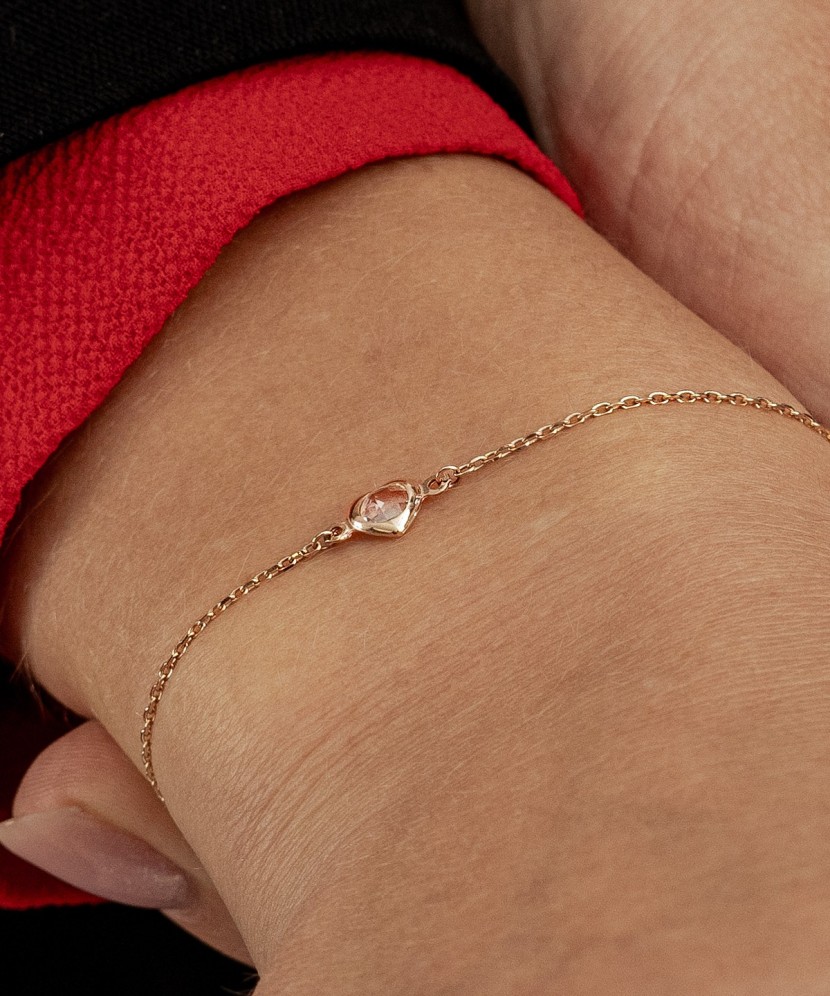 Gold bracelet with zirconium