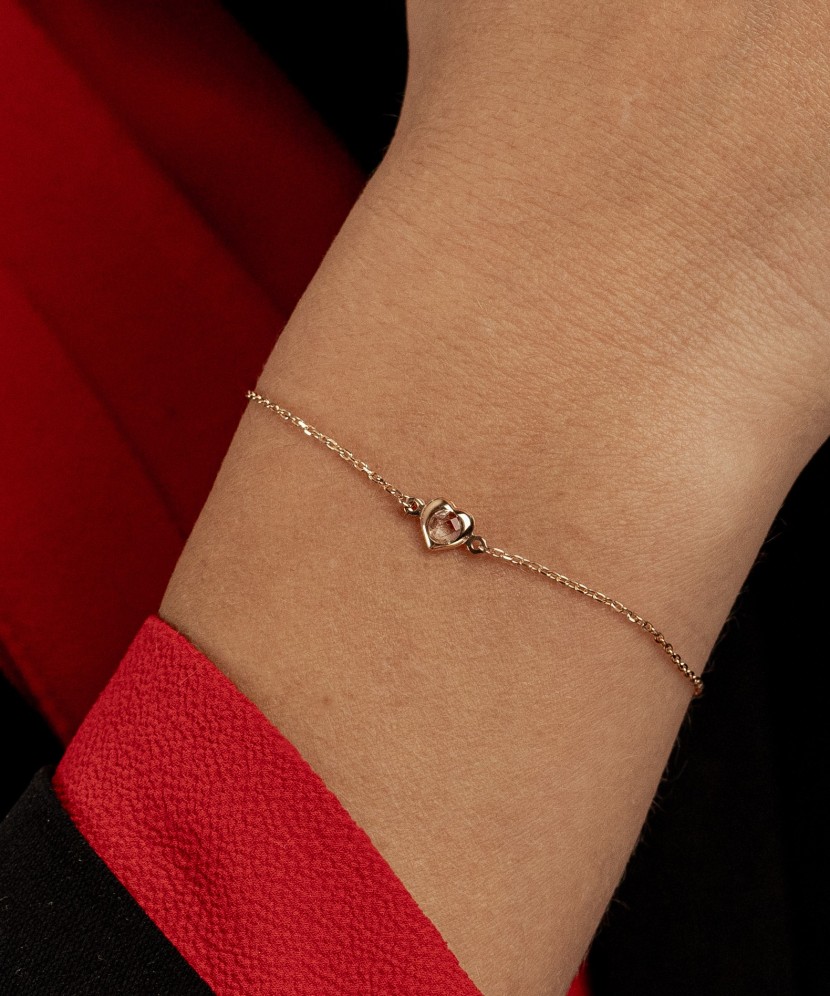 Gold bracelet with zirconium