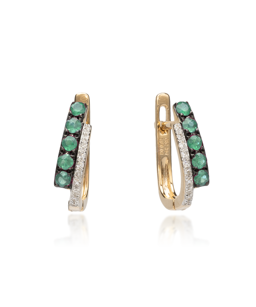 Keltakultaiset korvakorut timanteilla ja smaragdeilla