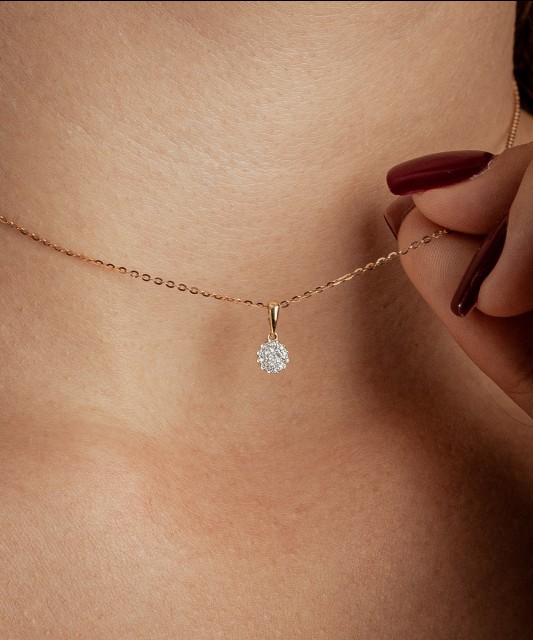 Yellow Gold pendant with diamonds
