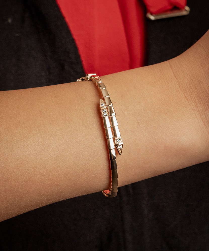 Gold bracelet with zircons