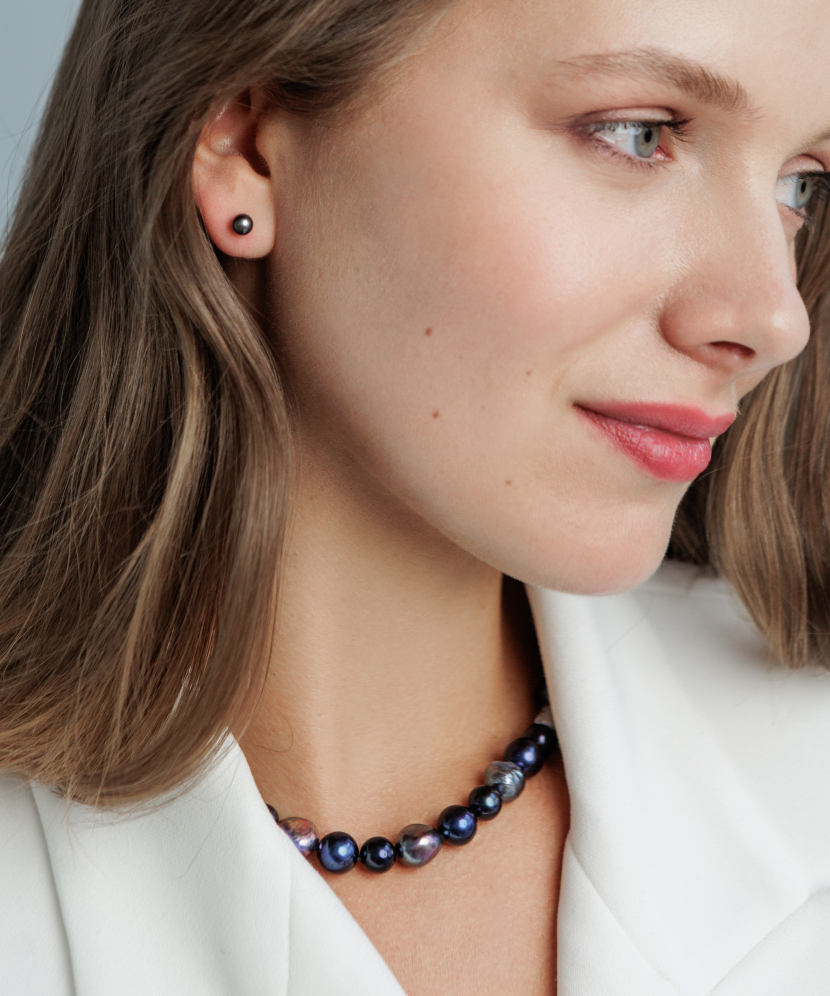 Rannekoru helmillä ja hopealla