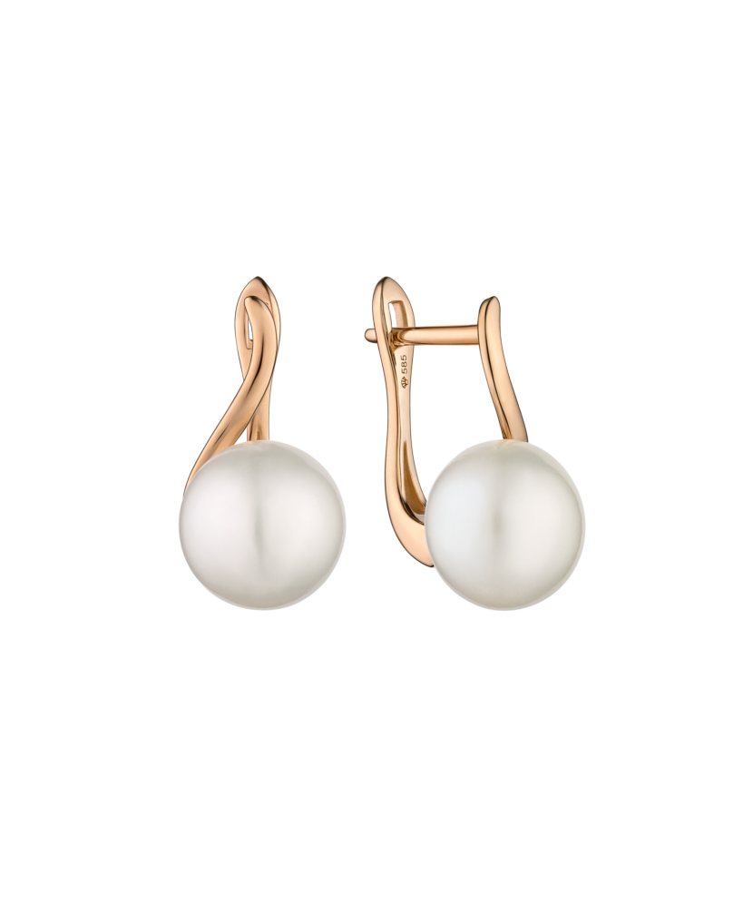 Gold earrings with pearls