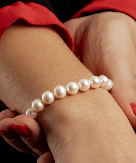 Pearl bracele twith gold