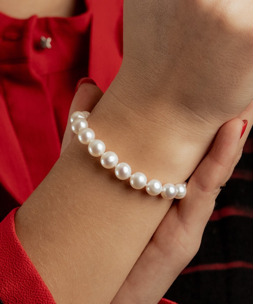Pearl bracele twith gold