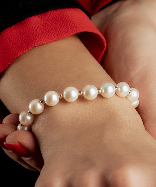 Pearl bracele with gold