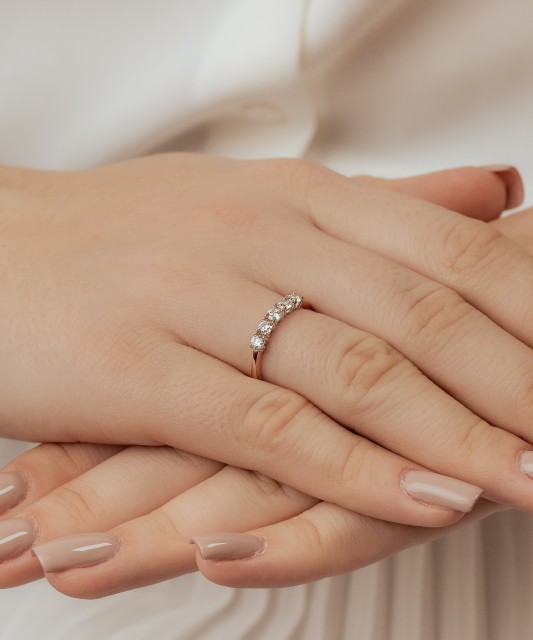 Gold ring with zircons