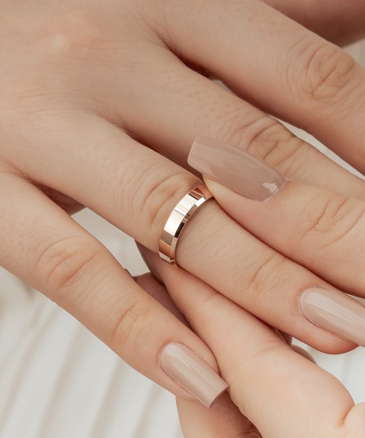 Gold wedding ring 4.5mm with comfort