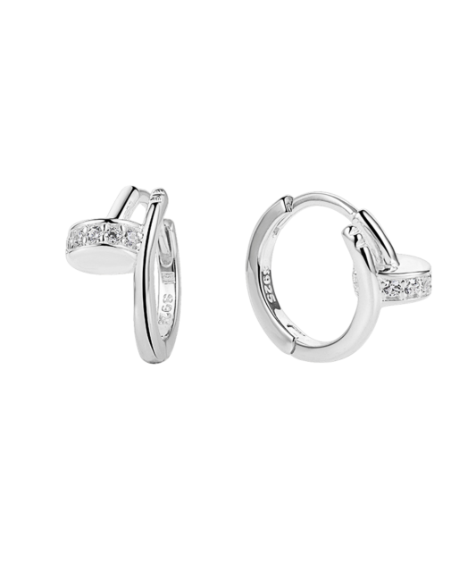 Hopeiset korvakorut zirkoneilla