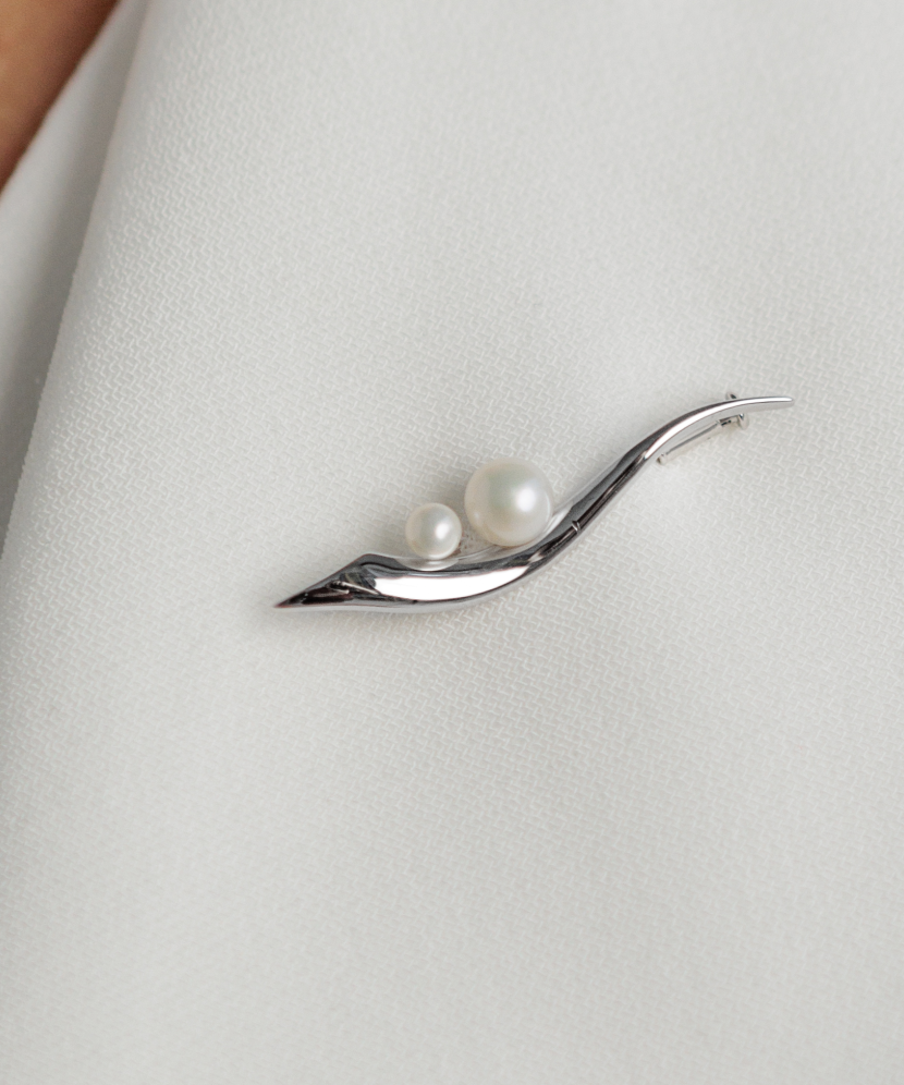Sterling silver  brooch with pearls and zircons
