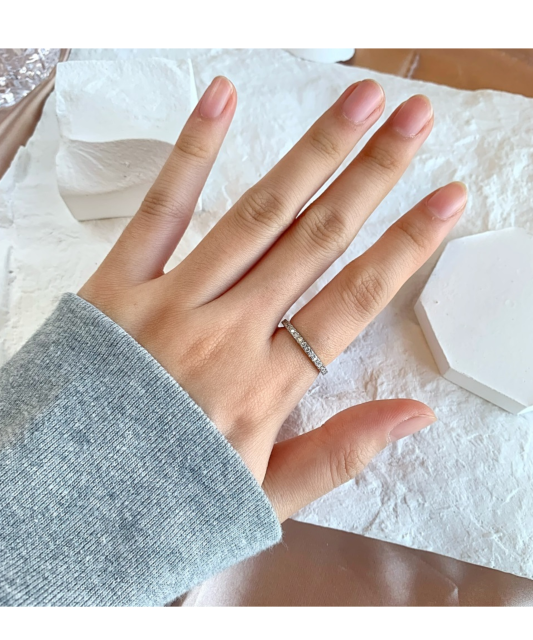 Hopeasormus zirkoneilla