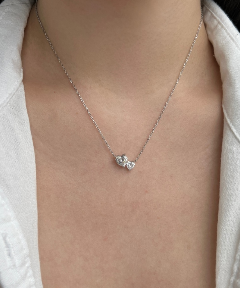 Sterling silver chain with zirconium pendant
