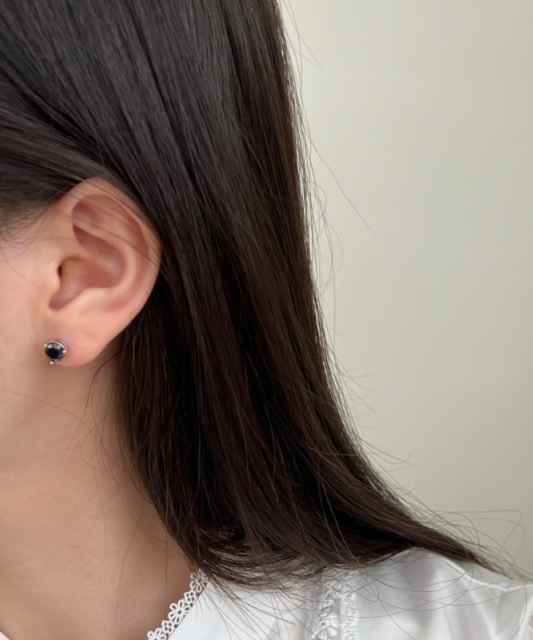 Hopeiset korvakorut zirkoneilla 6mm