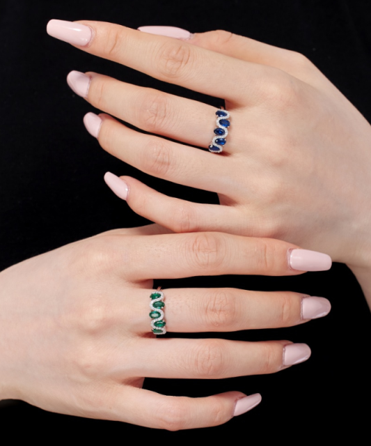 Sterling silver ring with zircons