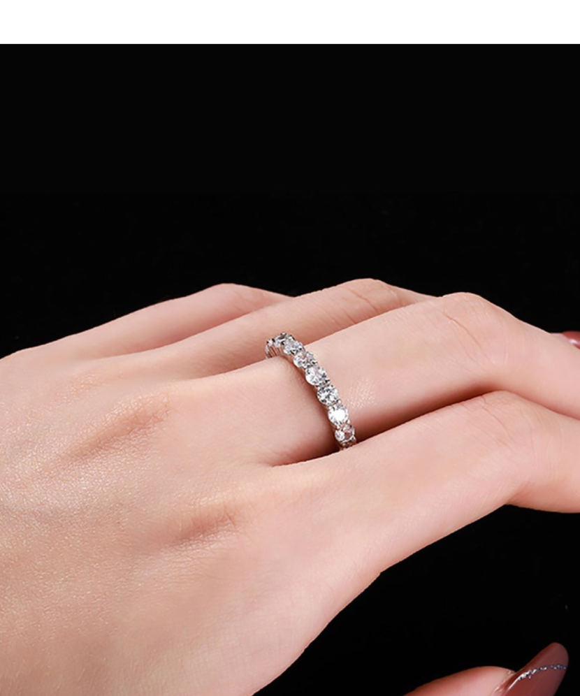 Sterling silver ring with zircons