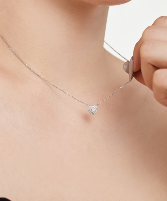 Sterling silver chain with zirconium pendant