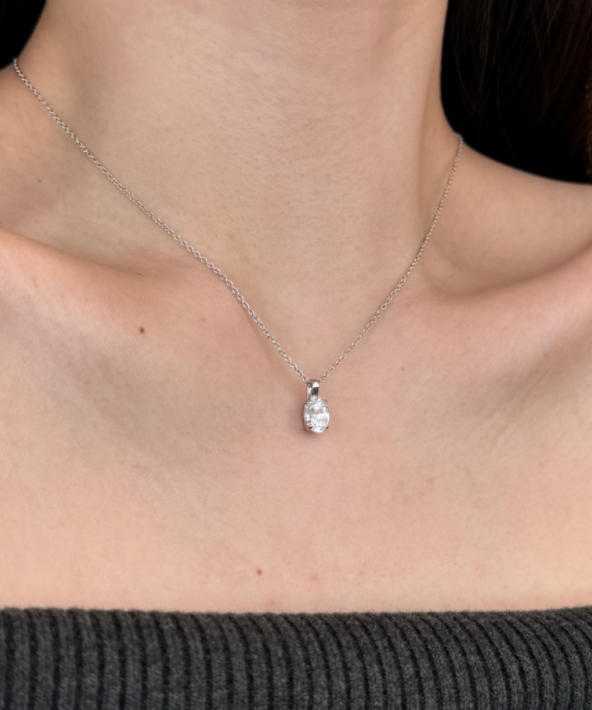 Sterling silver chain with zirconium pendant