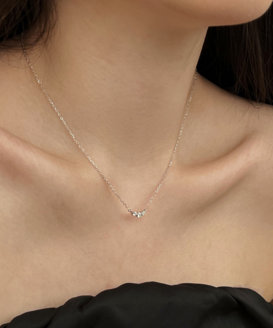 Sterling silver chain with zirconium pendant