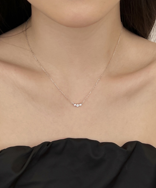 Sterling silver chain with zirconium pendant