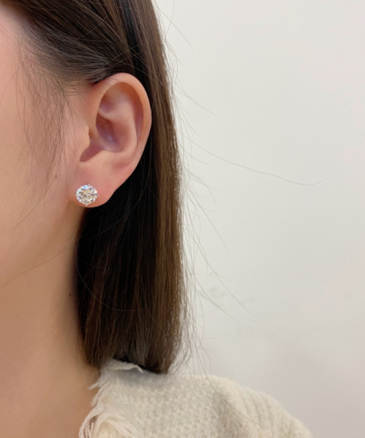 Hopeiset korvakorut zirkoneilla 8mm