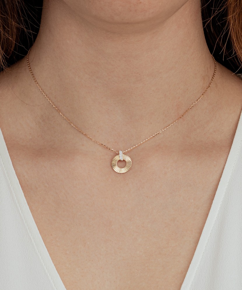 Yellow Gold pendant with diamonds