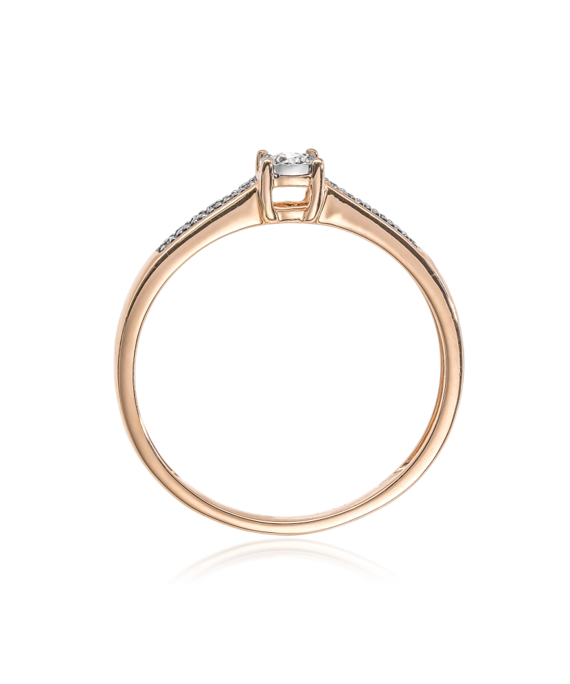 Kultasormus timanteilla