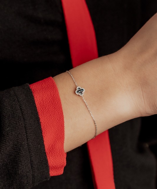 White gold bracelet with diamonds and London topaz