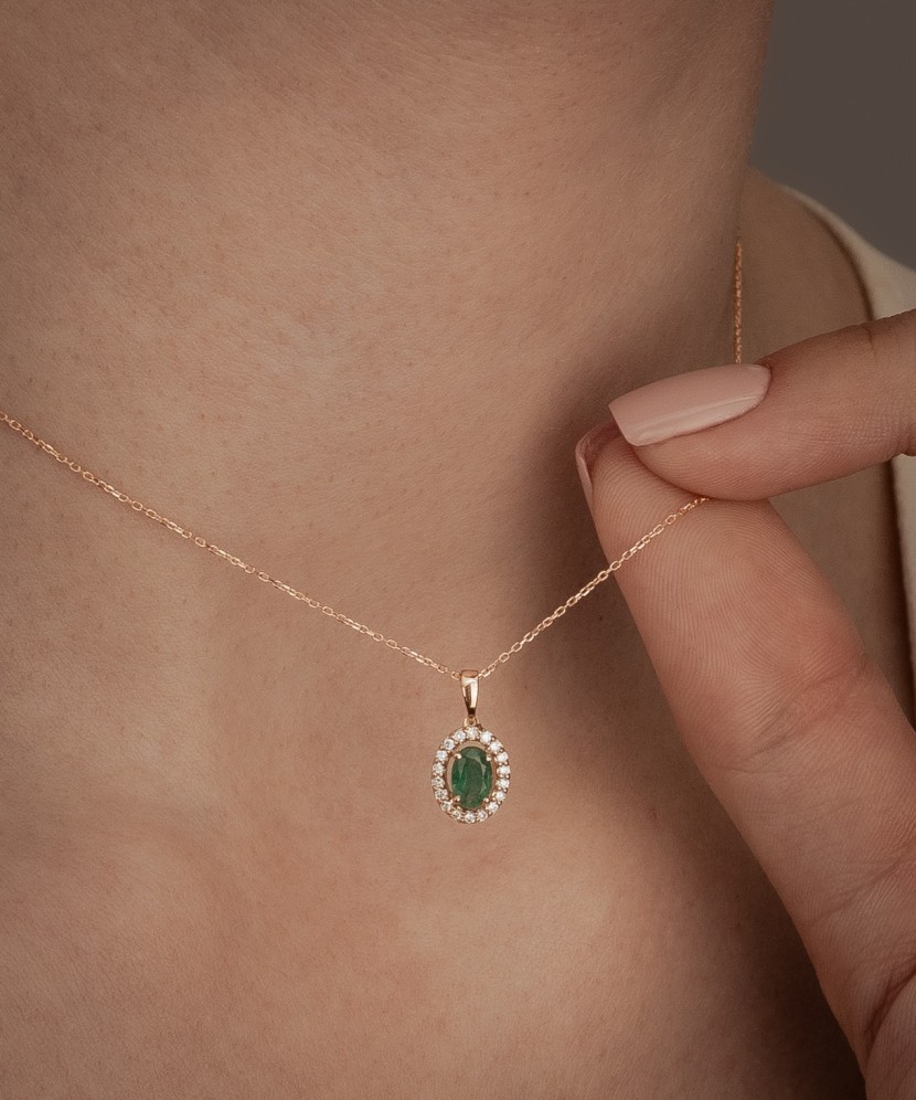 Gold chain with emerald and diamond pendant