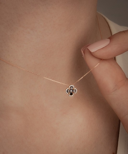 Gold chain with diamond pendant