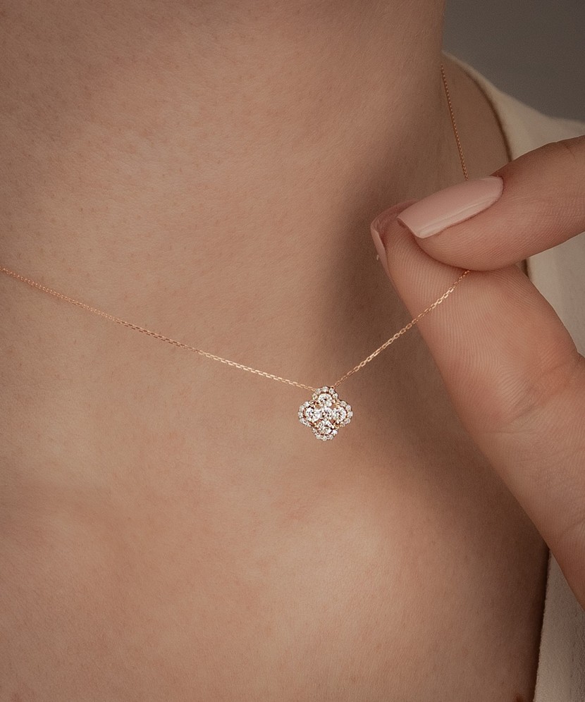 Gold chain with diamond pendant