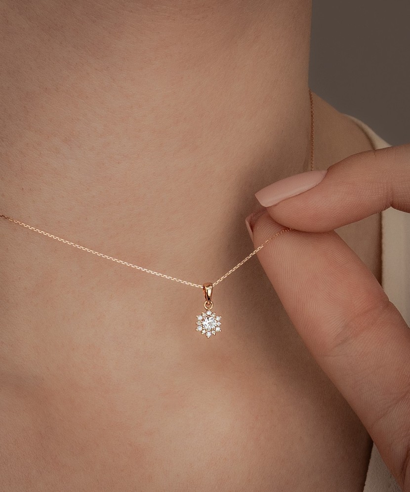 Gold chain with diamond pendant