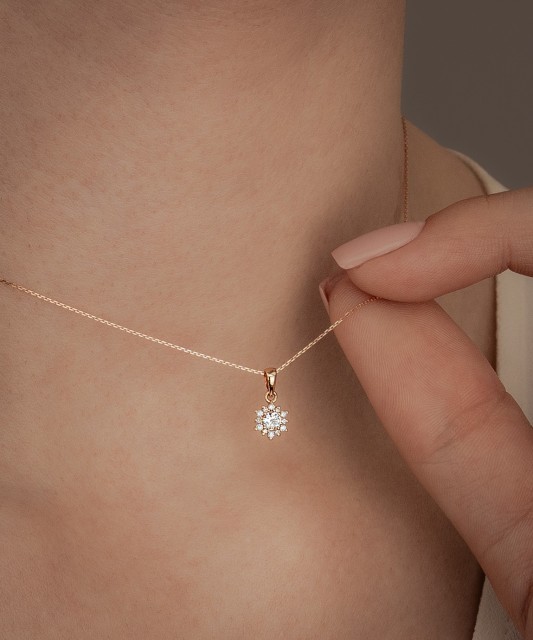 Gold chain with diamond pendant