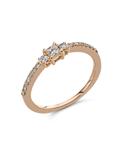 Gold ring with diamonds