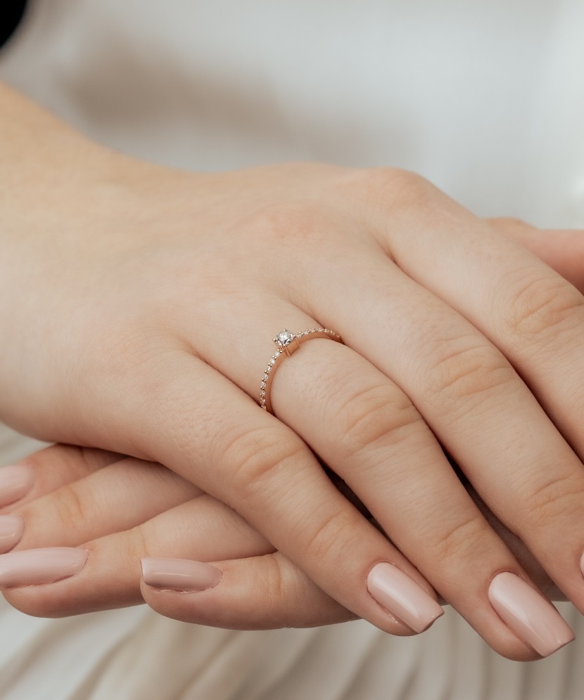 Gold ring with diamonds