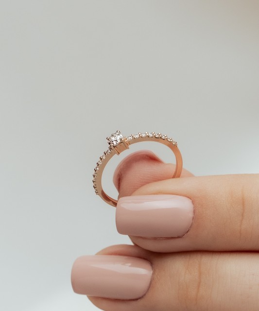 Gold ring with diamonds