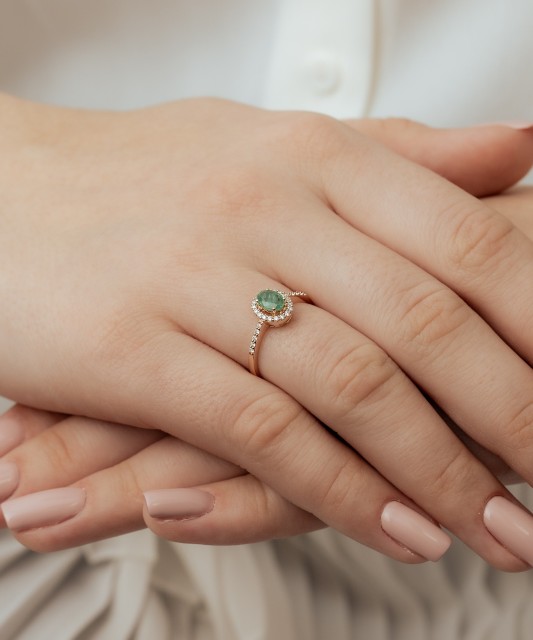 Gold ring with emerald and diamonds