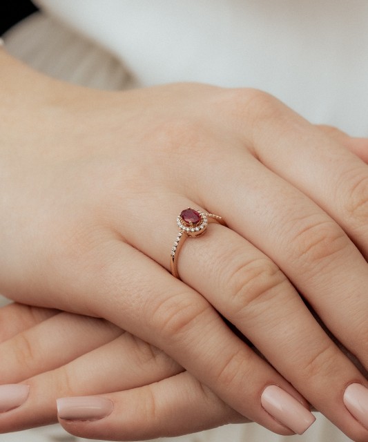 Gold ring with ruby and diamonds
