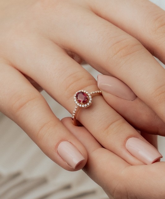 Gold ring with ruby and diamonds