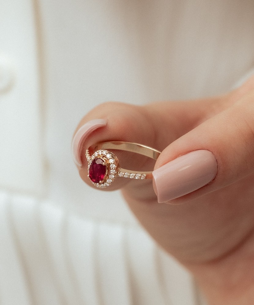 Gold ring with ruby and diamonds