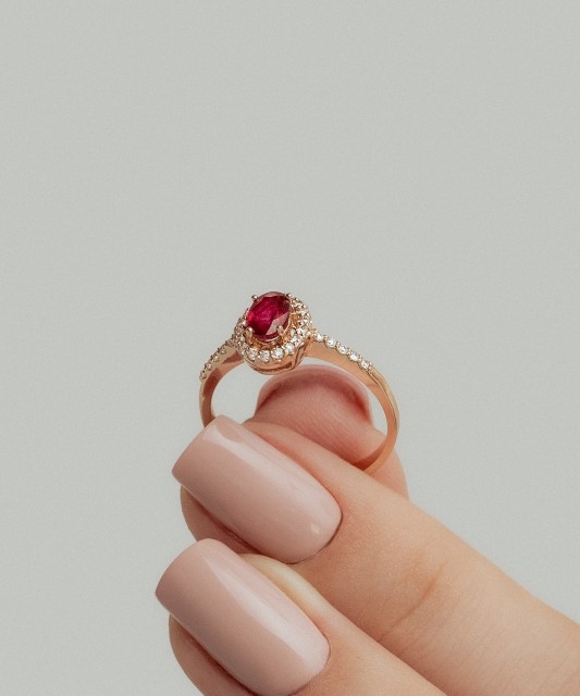 Gold ring with ruby and diamonds
