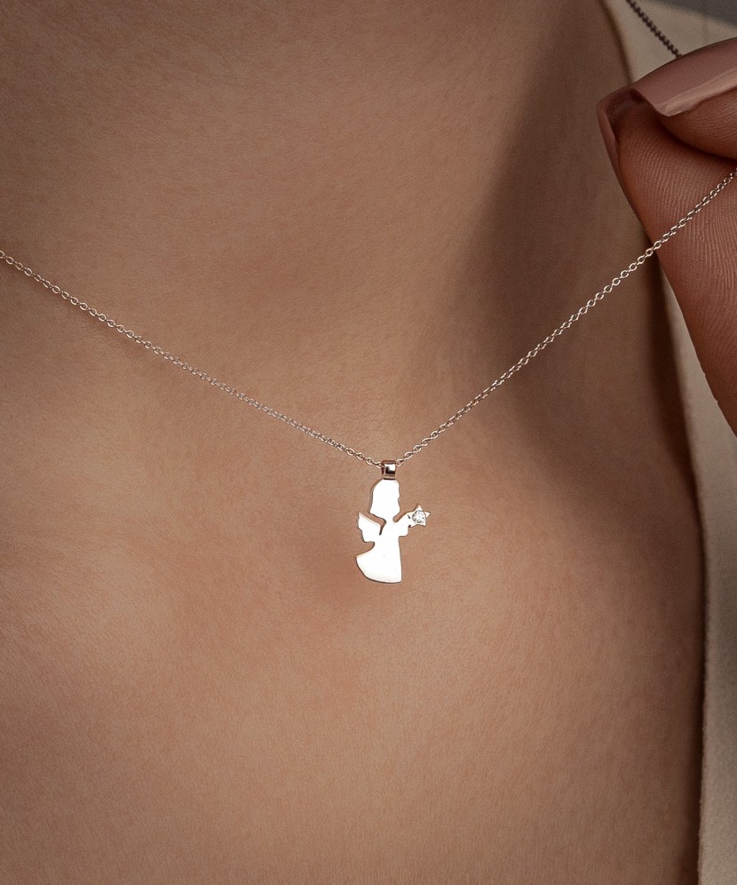 Valkokultaketju timanttiriipuksella