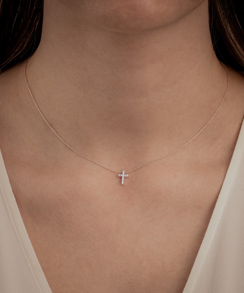 White Gold chain with diamond pendant