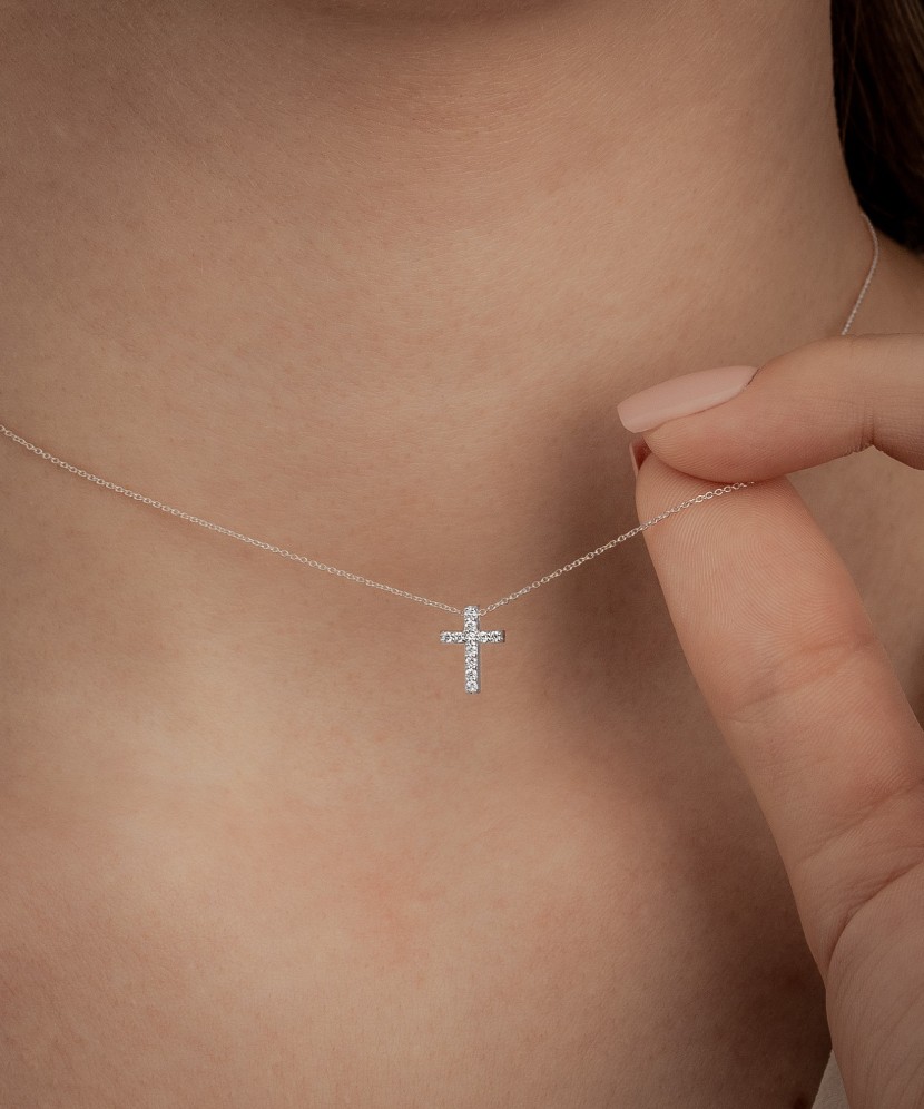 White Gold chain with diamond pendant