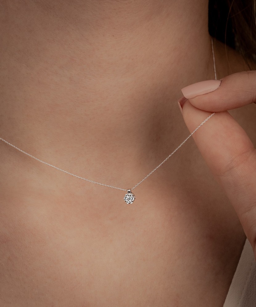 White Gold chain with diamond pendant