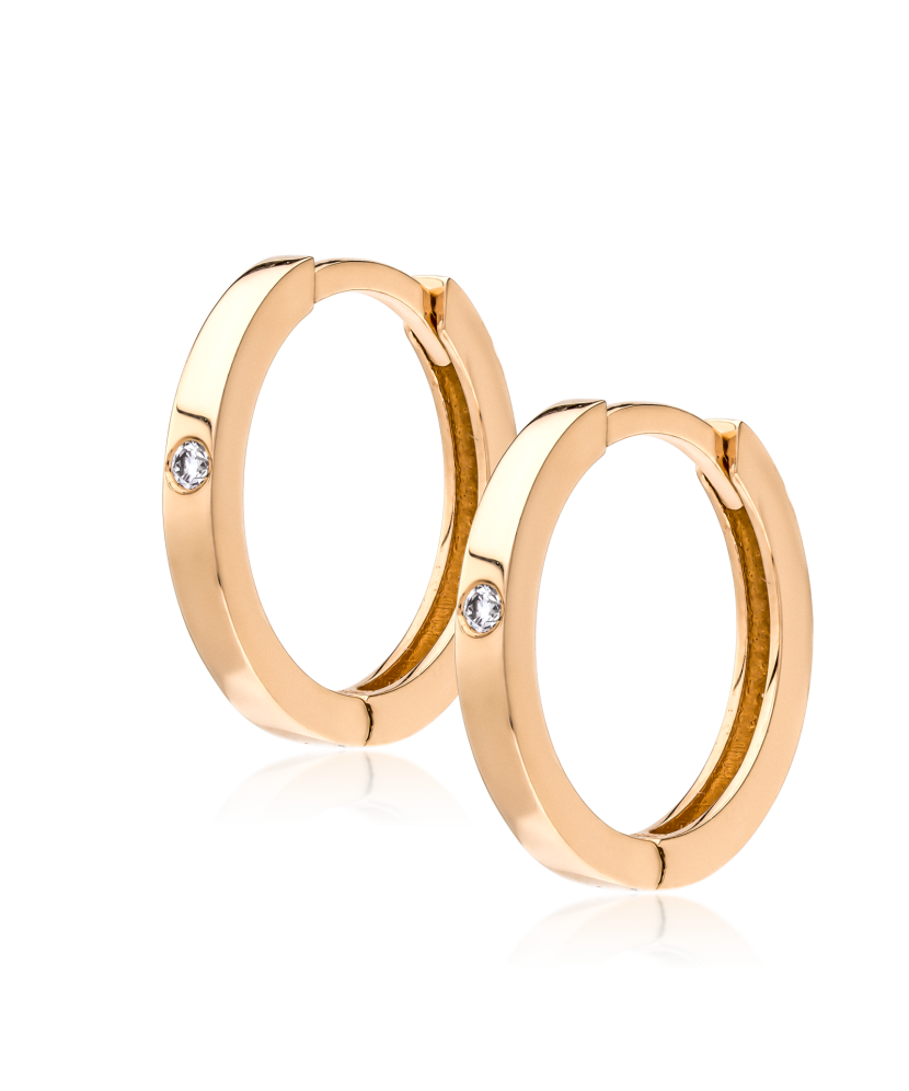 Gold earrings with diamonds