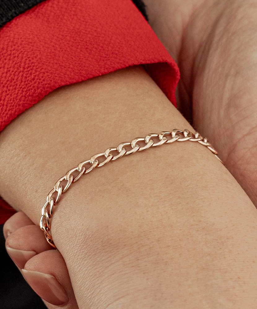 Kultainen rannekoru "Curb"