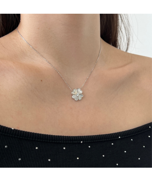 Sterling silver chain with zirconium pendant